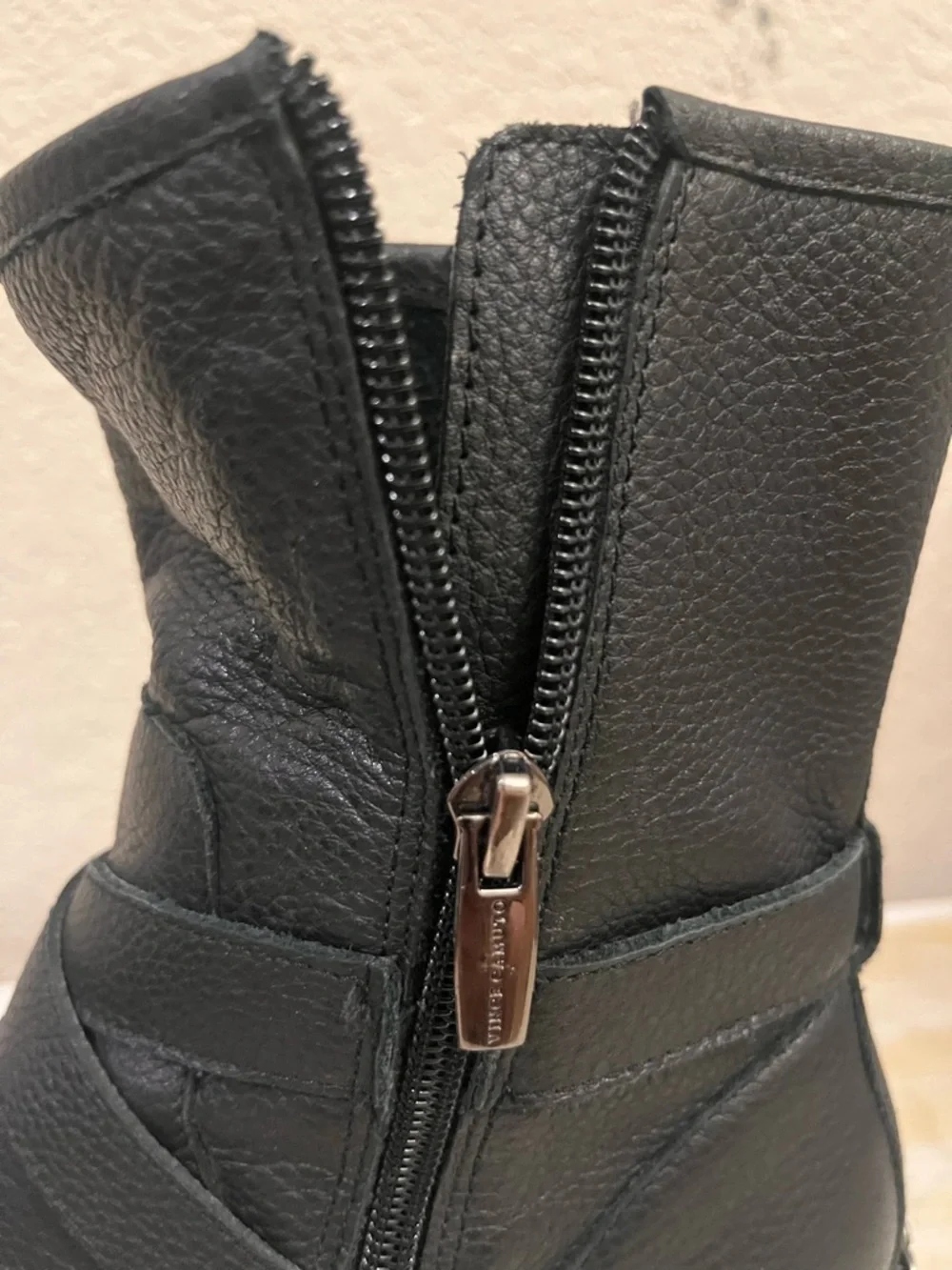 Vince Cumuto Black Leather Buckle Chain-Trim Combat Boots - Picture 8 of 8